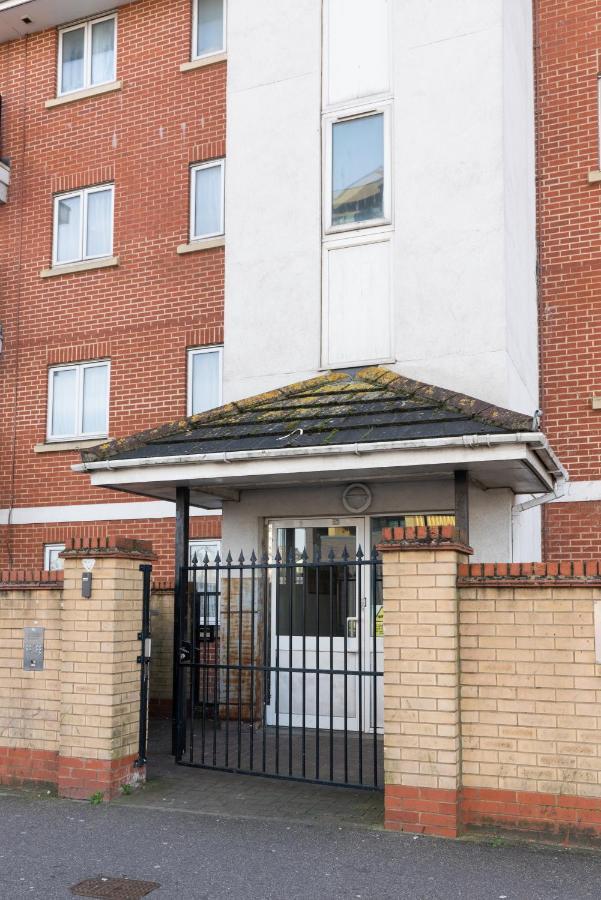 Suites By Rehoboth - Abbey Wood Station - London Zone 4 Exterior foto